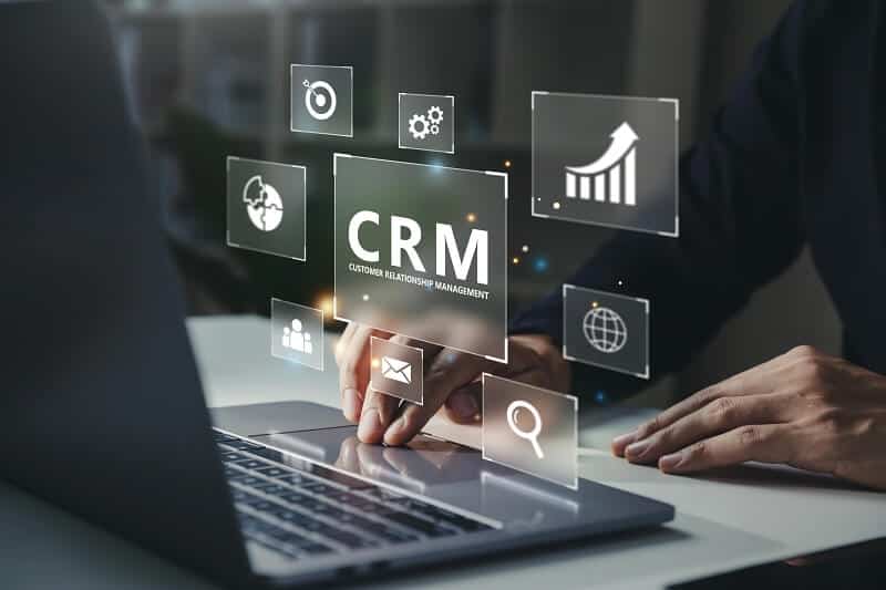 CRM, sigla para Costumer Relationship Management, é o conceito pelo qual uma empresa cria uma estratégia com foco no cliente.