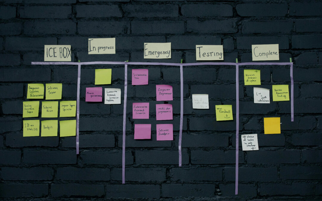 O Kanban proporciona um melhor gerenciamento do tempo, evitando a sobrecarga de trabalho e auxiliando na identificação de gargalos.